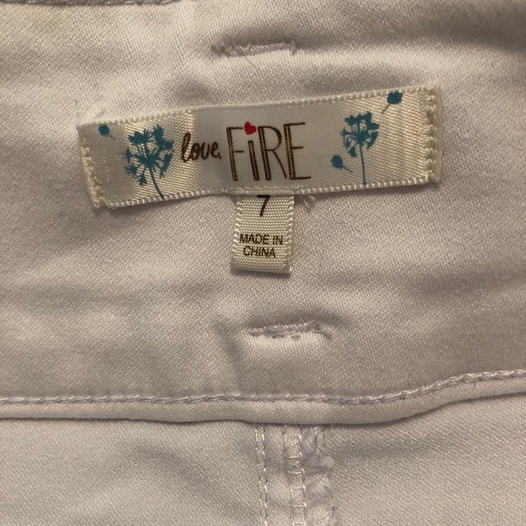 🌞White High Rise Shorts - Picture 2 of 3